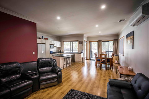 192 Page Drive Blanchetown -River Shack Rentals - SA Accommodation 5