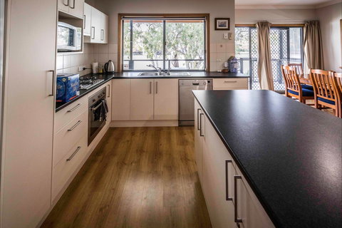 192 Page Drive Blanchetown -River Shack Rentals - SA Accommodation 6