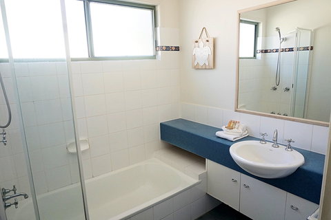 6 Point Lookout Beach Resort - SA Accommodation 1