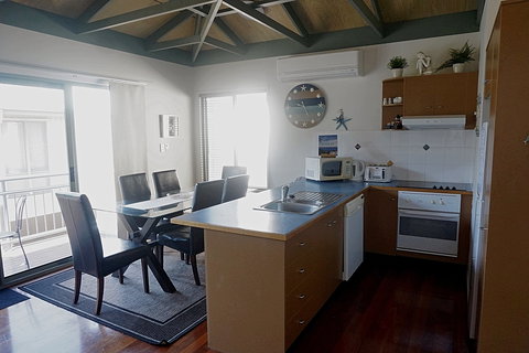 6 Point Lookout Beach Resort - SA Accommodation 3