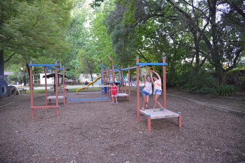 Ardern's Caravan Park Myrtleford - SA Accommodation 4