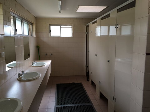 Ardern's Caravan Park Myrtleford - SA Accommodation 5