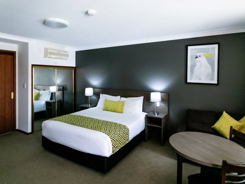 Best Western Plus Ambassador Orange - SA Accommodation 0