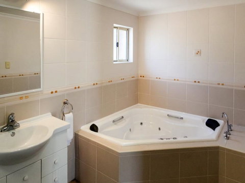 Best Western Plus Ambassador Orange - SA Accommodation 1