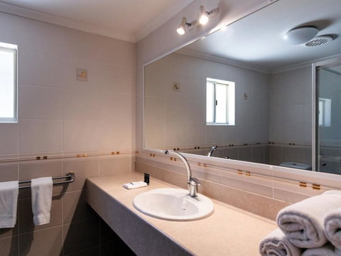 Best Western Plus Ambassador Orange - SA Accommodation 3