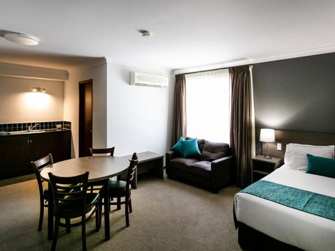 Best Western Plus Ambassador Orange - SA Accommodation 4