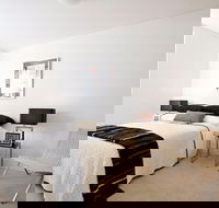 Executive Furnished Apartment Crows Nest - SA Accommodation