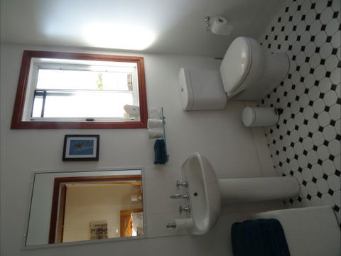 Le Piaf On Treasure Bed And Breakfast - SA Accommodation 3