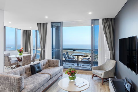 Meriton Suites Southport - SA Accommodation 1