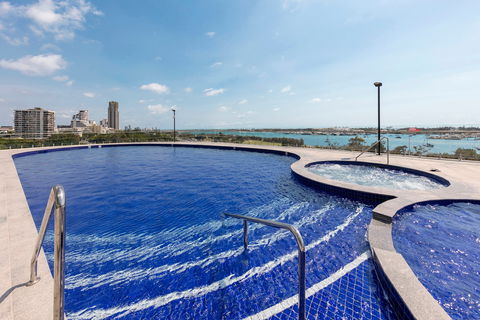 Meriton Suites Southport - SA Accommodation 2