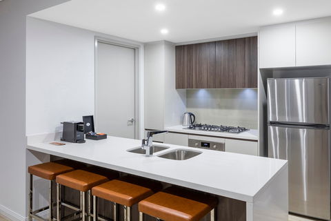 Meriton Suites Southport - SA Accommodation 3