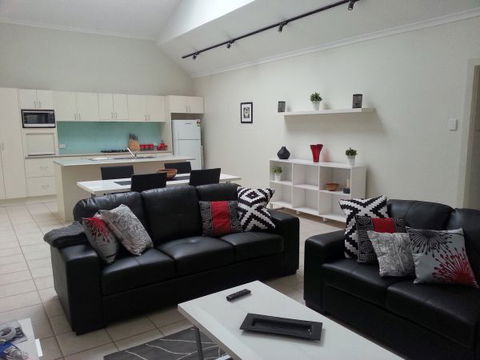 Studio One Accommodation - SA Accommodation 0