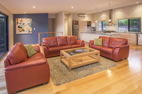 Caves Retreat - SA Accommodation 3