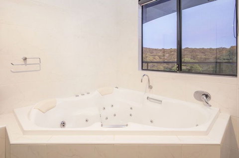 Caves Retreat - SA Accommodation 6