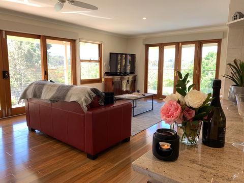 Hahndorf Luxury Lodge - SA Accommodation 0