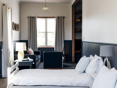 Rose Cottage With Vineyard Views - SA Accommodation 3