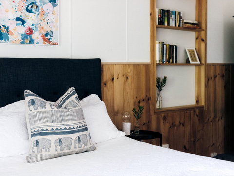 Rose Cottage With Vineyard Views - SA Accommodation 4