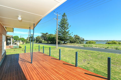 25 Captain Sturt Parade - Hindmarsh Island - SA Accommodation 0