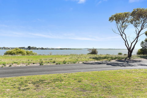 25 Captain Sturt Parade - Hindmarsh Island - SA Accommodation 2