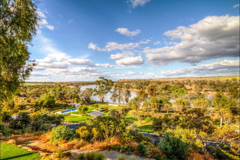 Aruma Executive Holiday Home - SA Accommodation 1