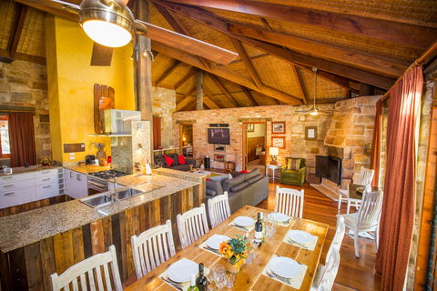 Monkey Place Country House - SA Accommodation 2