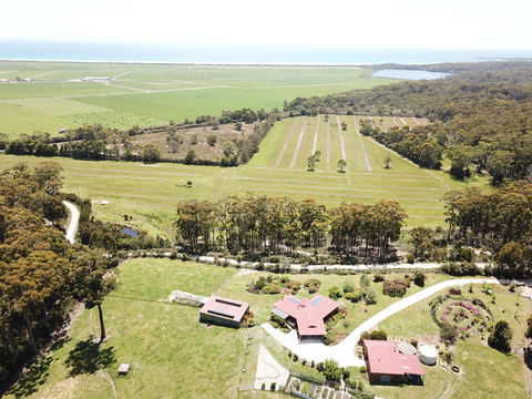 Eagle's Roost Farmstay B&B - SA Accommodation 1