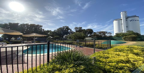 Elliston Caravan Park - SA Accommodation 0