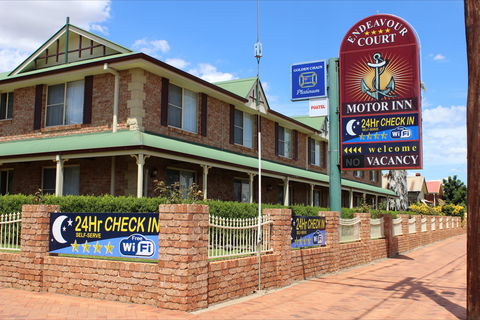Endeavour Court Motor Inn - SA Accommodation 0