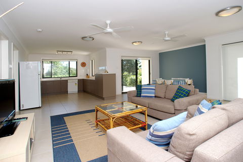 Fingal Bay Beach House - SA Accommodation 1