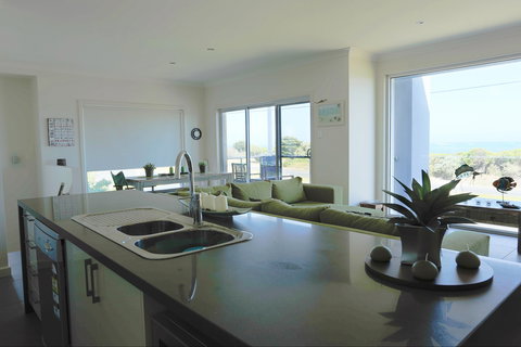 Horizons Part Of Blue Fin Holiday Homes - SA Accommodation 1