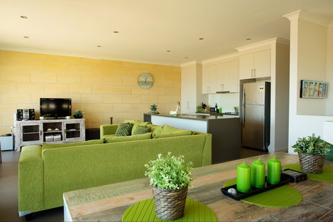 Horizons Part Of Blue Fin Holiday Homes - SA Accommodation 2