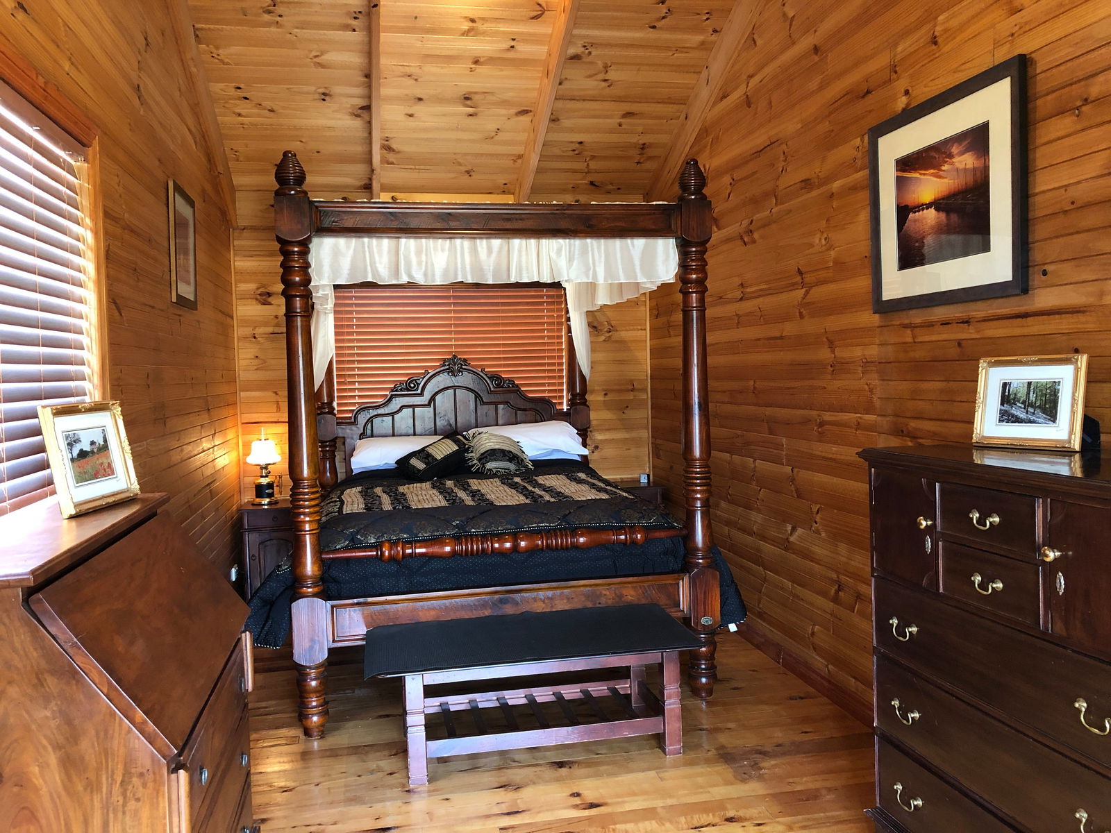 Royal George TAS SA Accommodation