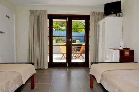 Waikiki Beach Bed And Breakfast - SA Accommodation 3