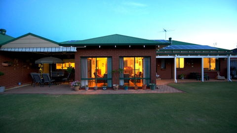 Homestead Bed And Breakfast - SA Accommodation 4