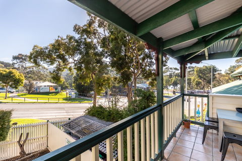 Dlux + Escape @ Lorne - SA Accommodation 2