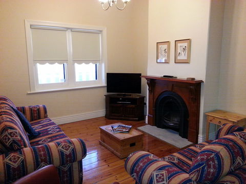 Phoenix Cottage - SA Accommodation 1