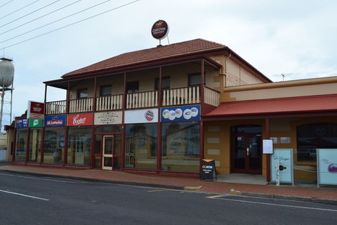 Victoria Hotel Port McDonnell - SA Accommodation 0
