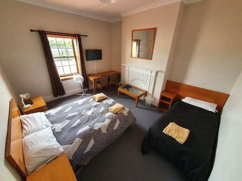 Victoria Hotel Port McDonnell - SA Accommodation 1