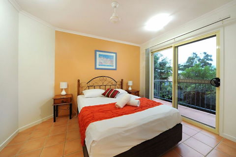 At Beach Court Holiday Villas - SA Accommodation 2