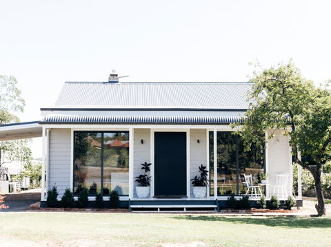 Chic Country Cottage With Vineyard Views - SA Accommodation 0