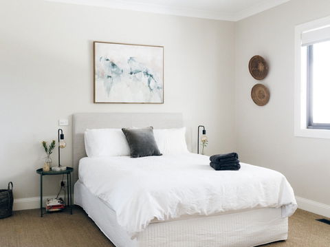 Chic Country Cottage With Vineyard Views - SA Accommodation 2