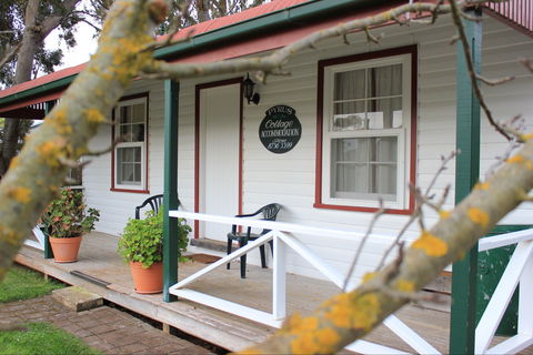 Coonawarra's Pyrus Cottage - SA Accommodation 0