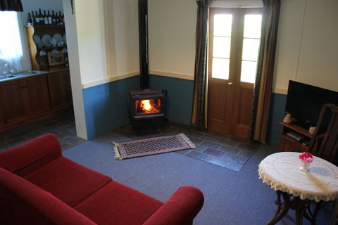 Coonawarra's Pyrus Cottage - SA Accommodation 1