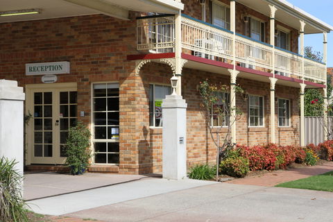 Grand Manor Motor Inn - SA Accommodation 0