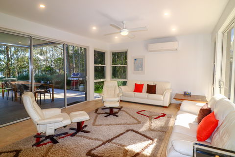 Pelican Escape 11 - SA Accommodation 2