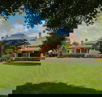 Petersons Guesthouse and Winery - SA Accommodation