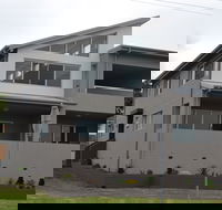 Cowries Harbourside Shellharbour Village - SA Accommodation