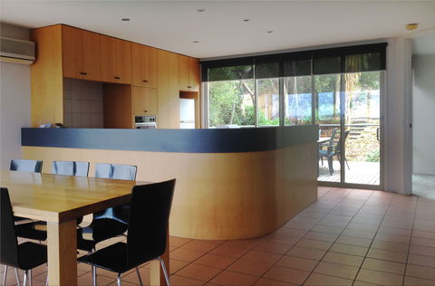 Dlux + Escape @ 83 Great Ocean Road Apartments Lorne - SA Accommodation 1