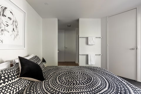Dlux + Escape @ 83 Great Ocean Road Apartments Lorne - SA Accommodation 2