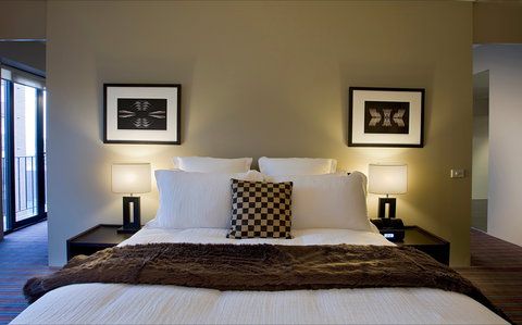 Overlooking The City's Silhouette - SA Accommodation 1